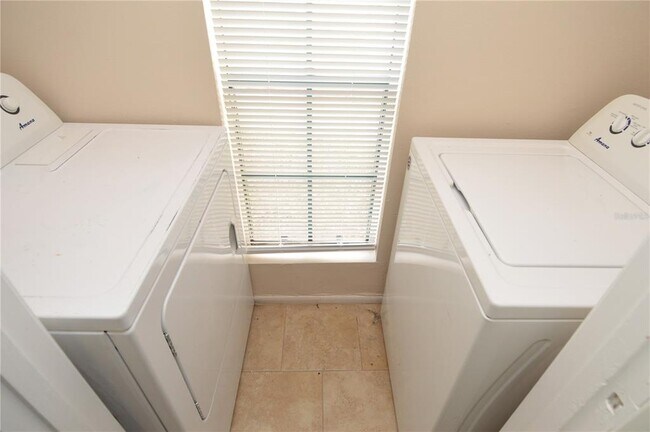 Building Photo - 8756 Mallard Reserve Dr