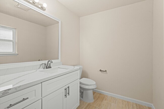 Building Photo - 25802 Maplewood Dr