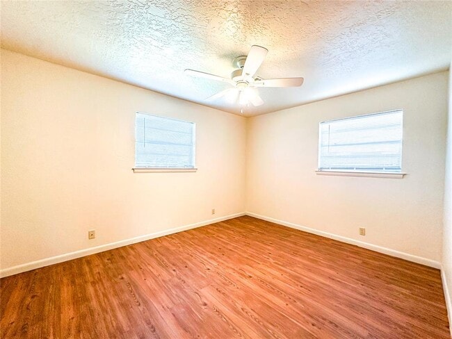 Building Photo - 833 Owl St