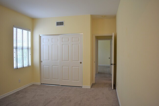 Building Photo - Beautiful 5 bedroom, 5 bath home in Desirable North Park Irvine