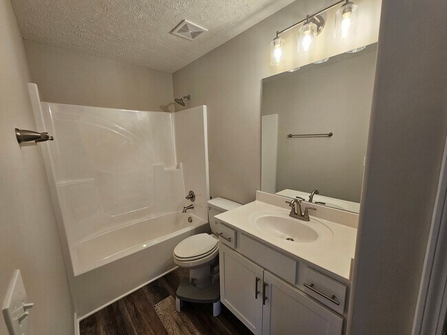 Building Photo - Beautiful Home in Newer Manchester Neighborhood