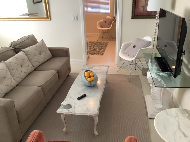 Building Photo - 2700 1st NE Ave