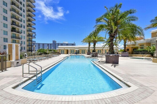 Building Photo - 800 N Tamiami Trl