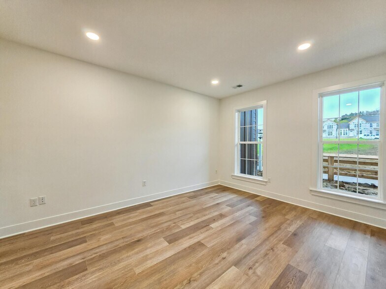 Building Photo - 317 Palisade Way