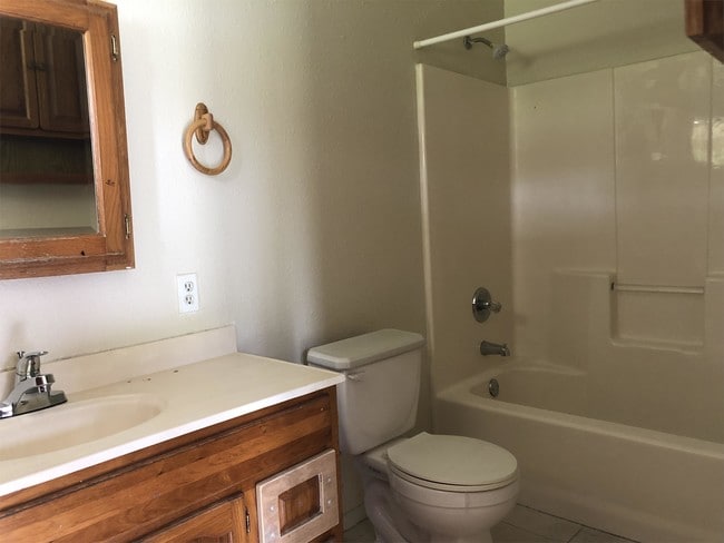 Building Photo - 15-2028-2028 15th Ave