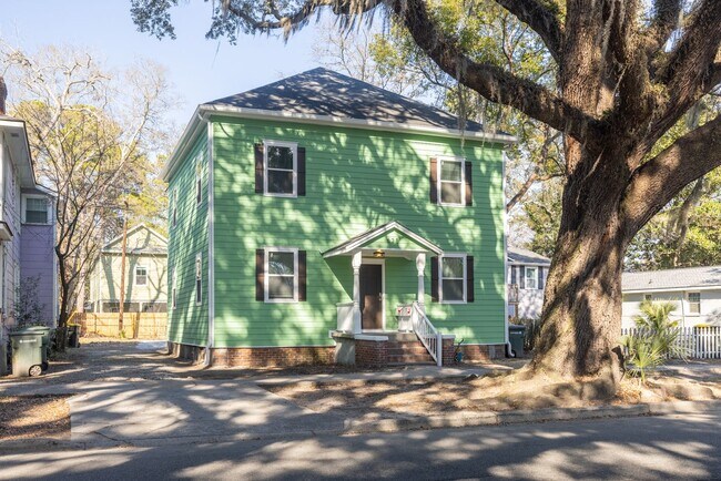 Building Photo - $500 OFF March Rent! Stylish Upstairs 1BR in Historic District