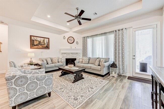 Building Photo - 4221 Davis Oak Dr