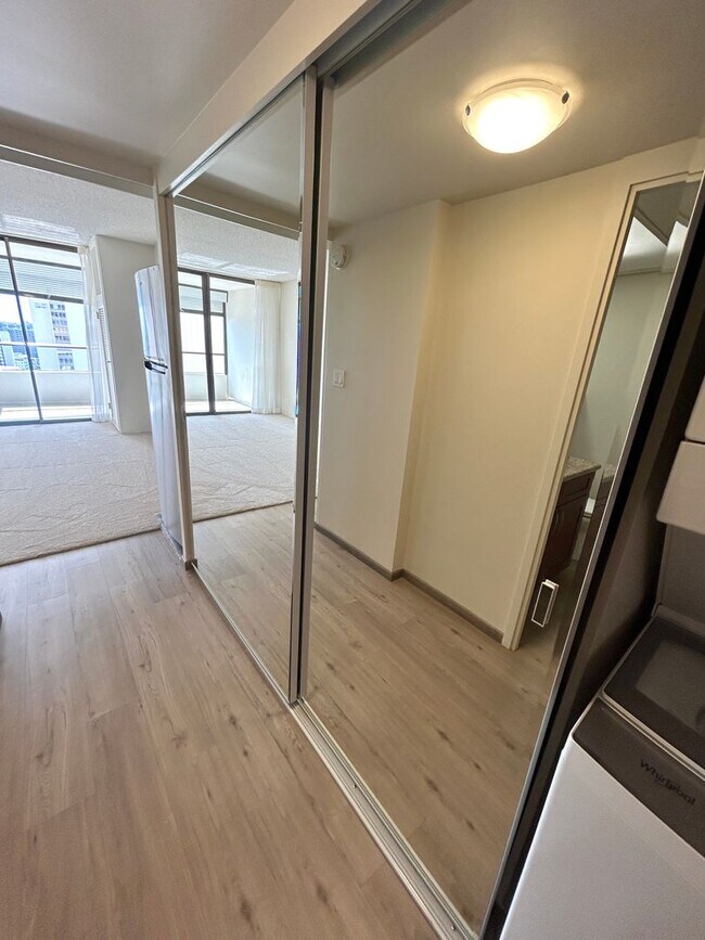 Building Photo - Available Now - High Floor Studio Apartmen...