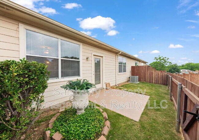 Building Photo - 252 Heritage Hill Dr