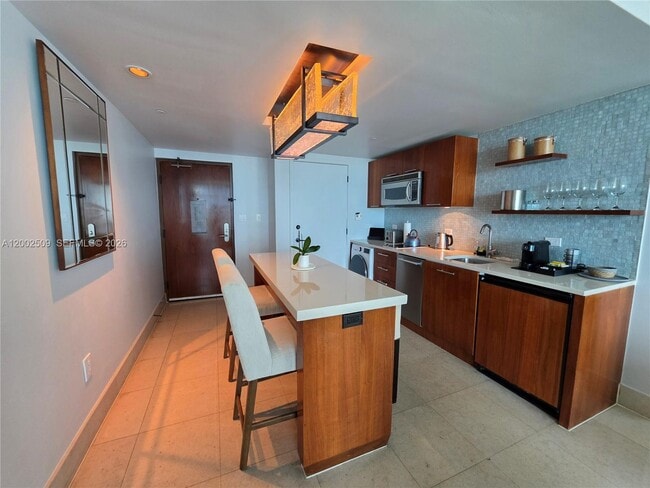 Building Photo - 6801 Collins Ave