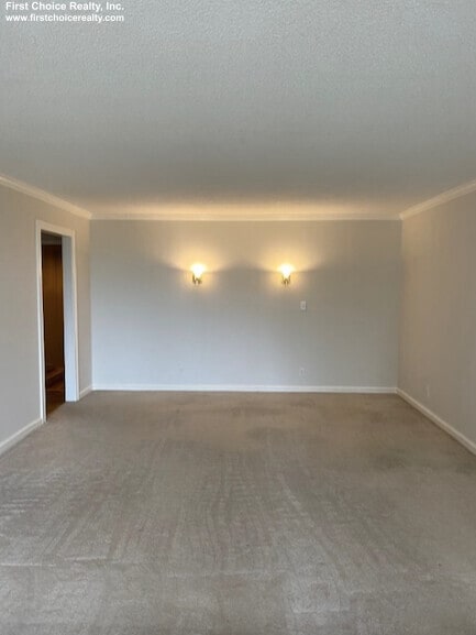 Building Photo - 77 Pond Ave