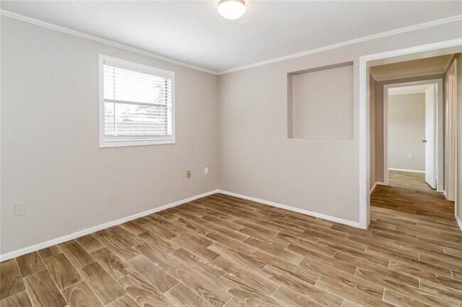 Building Photo - 243 Acorn Dr