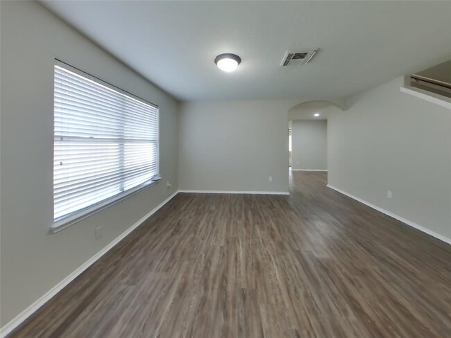 Building Photo - 19010 Sunburst View Dr