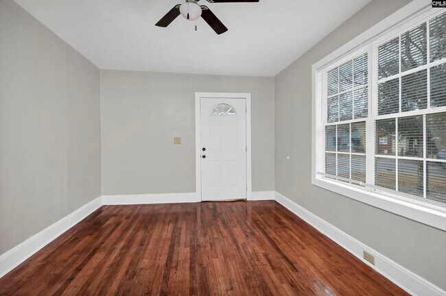 Building Photo - 706 Westside Dr