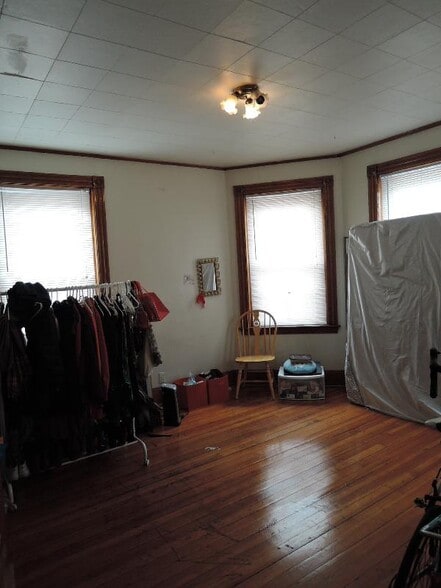 Building Photo - 35 Waverly St