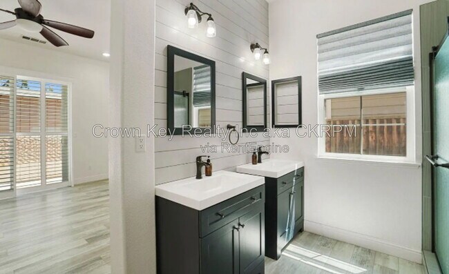 Building Photo - 229 Wisteria Ln