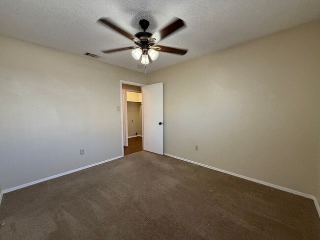 Building Photo - AVAILABLE NOW 3 BEDROOM 2 BATH DUPLEX IN NORTH RICHLAND HILLS