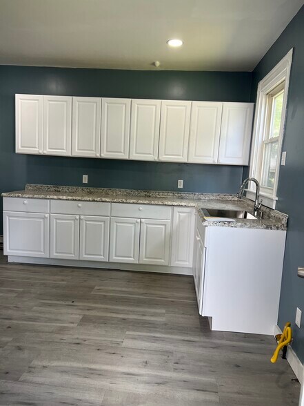 Building Photo - 8 Sayles Ave