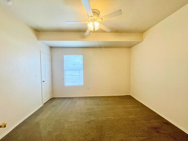 Building Photo - Kamary Lane-15415-15417