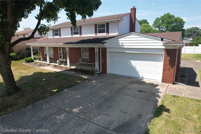 Building Photo - Spacious 4-Bedroom Colonial with Fireplace, Office & Fenced Yard