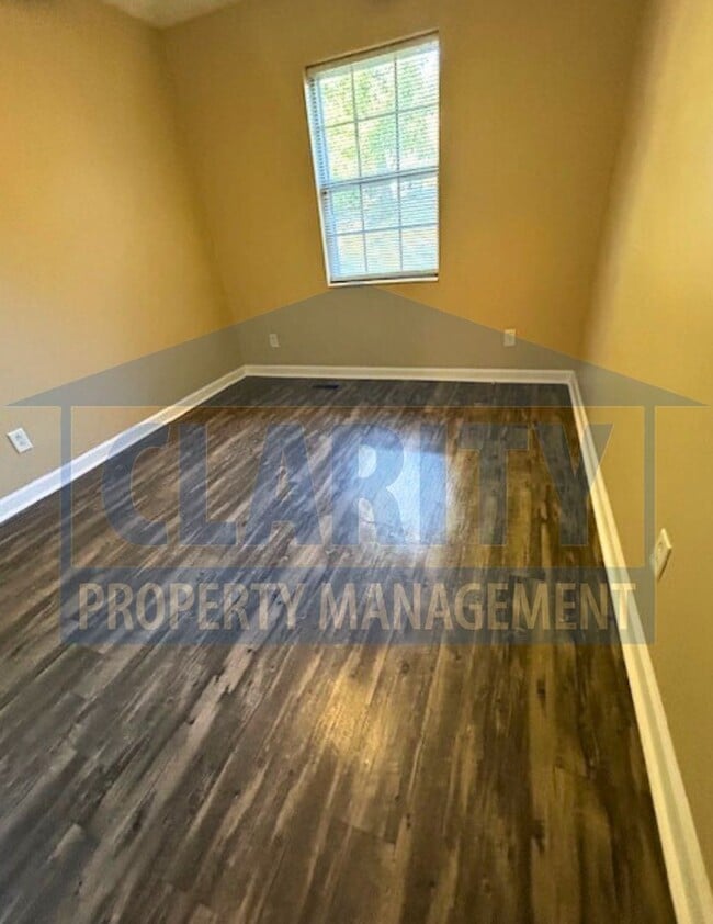 Building Photo - Charming 3 Bedroom, 1 Bath Home with Garag...