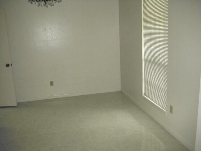 bed room 1 - 959 W Nelda Rd