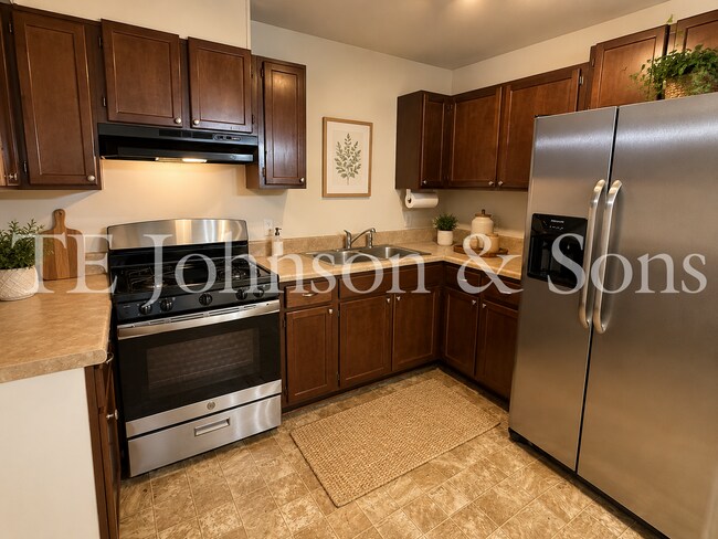 Building Photo - Charming 4 Bedroom Ranch with Fenced Yard and Hardwood Floors