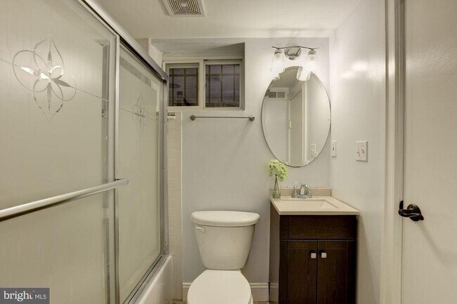 Building Photo - 3914 New Hampshire Ave NW