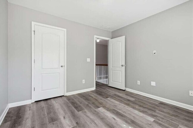 Building Photo - 96 Lenore Ct