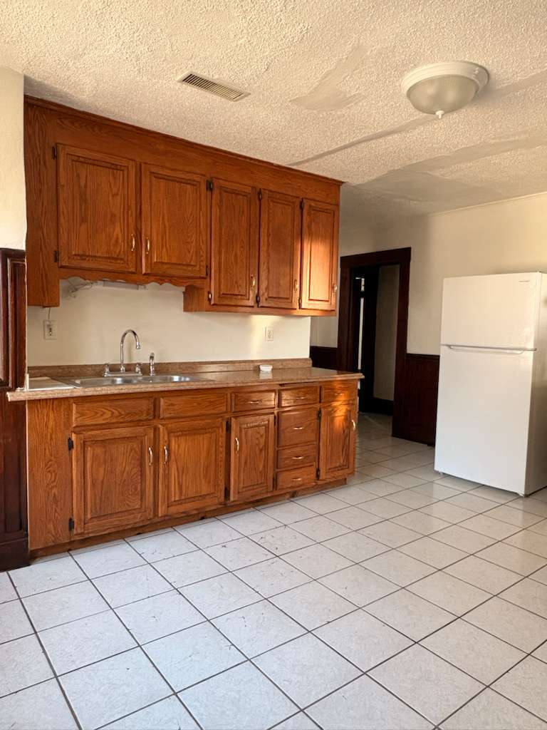 Building Photo - 331 Chestnut St