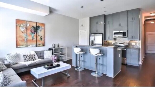 Primary Photo - 1011 Studemont St