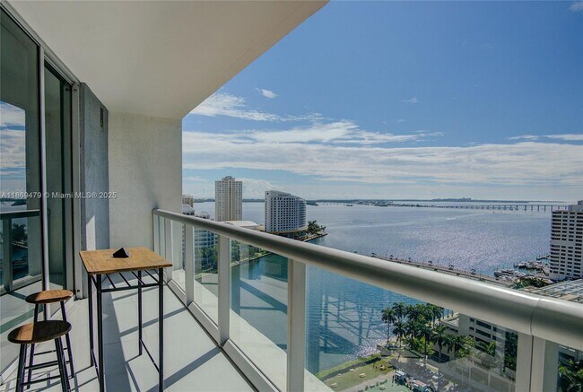 Primary Photo - 495 Brickell Ave
