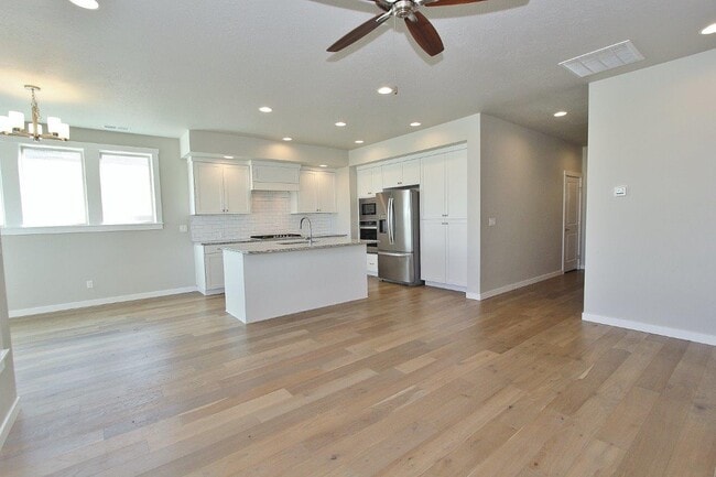 Building Photo - 2174 E Mendota Dr