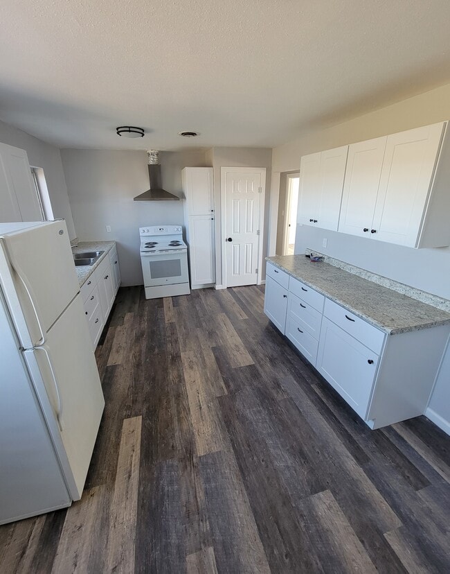 Building Photo - 307 Robins Dr
