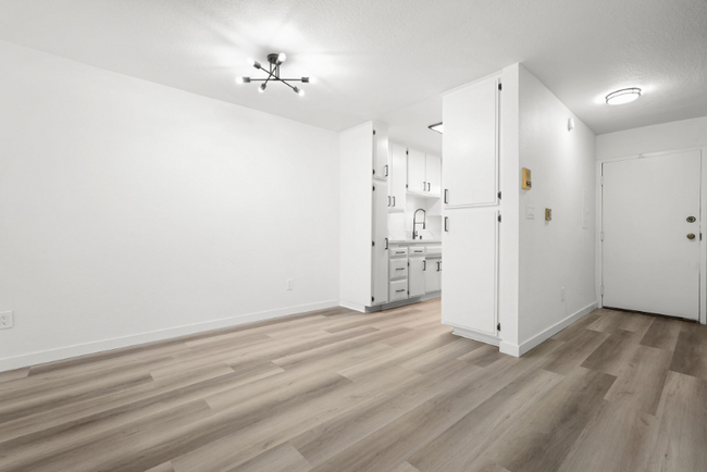Building Photo - 5240 Whitsett Ave