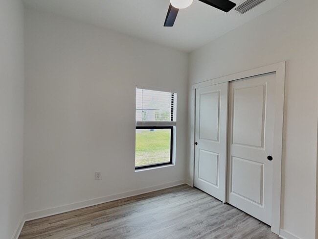 Building Photo - 4723 22nd St SW