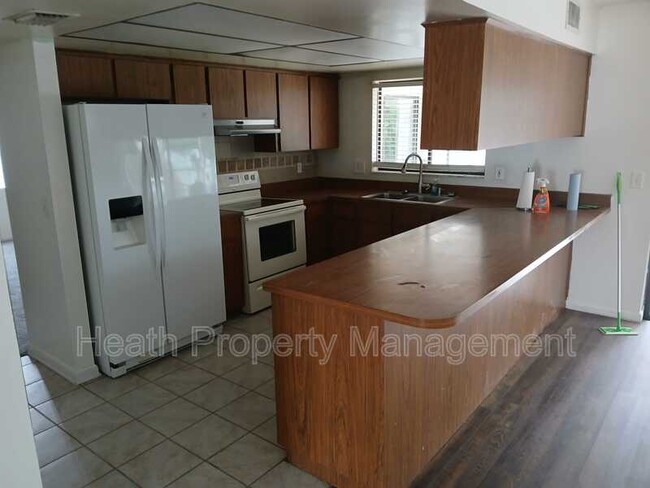 Building Photo - 4624 Landscape Dr