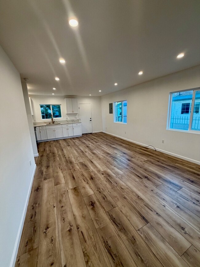 Building Photo - 1144 E Wilson Ave