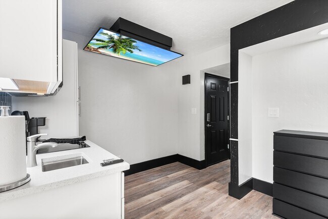 Building Photo - 5062 Sherwood Ln