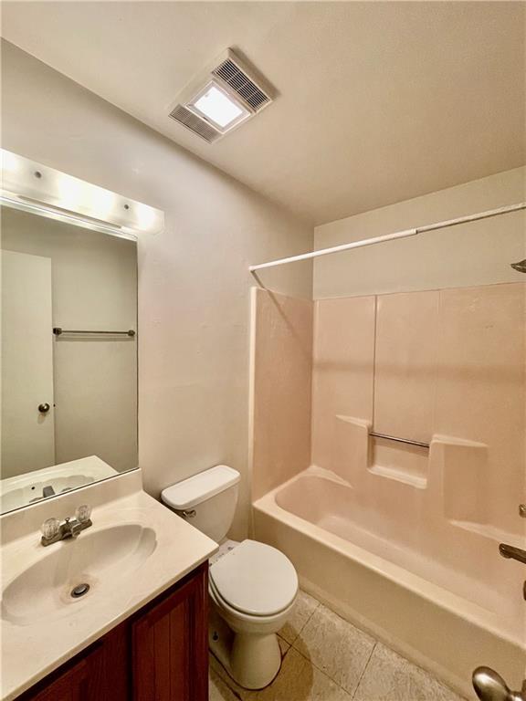 Building Photo - 1642 Post Rd