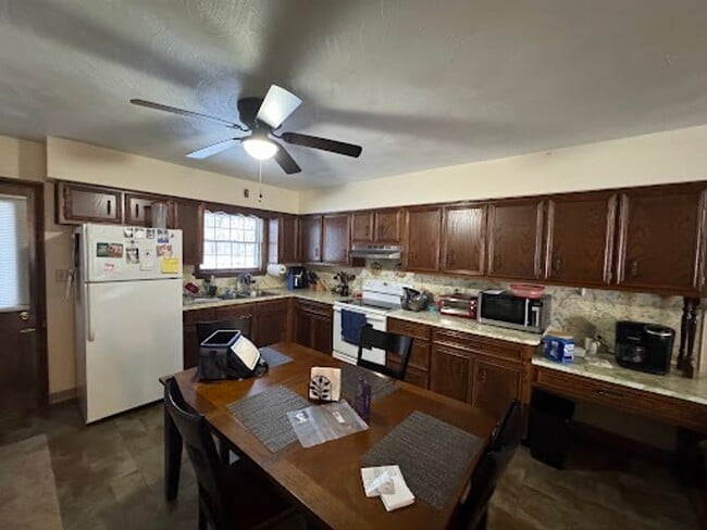 Building Photo - Spacious Townhome in Exeter, PA!