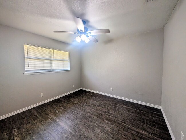 Building Photo - 2400 Brookridge Dr