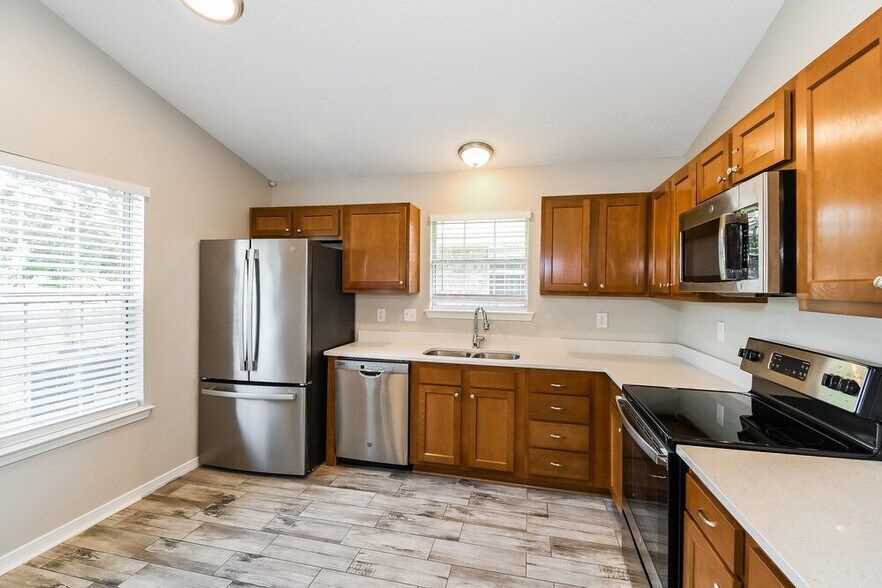 Building Photo - 2847 Cross Creek Dr