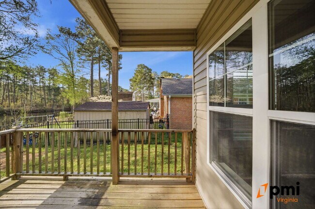 Building Photo - Stunning 5 Bedroom Waterfront Home with 2 car garage