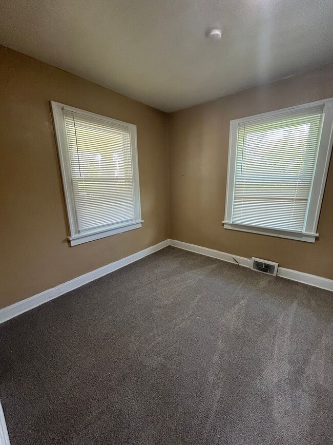 Building Photo - Coming Soon!! 2 Bed 1 Bath House!! $1063.00