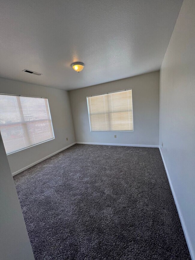 Building Photo - 3315 Smith Dr