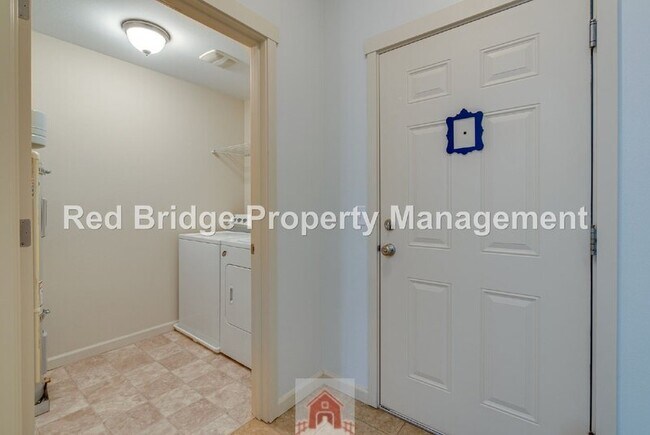 Building Photo - 10834 NE Holly St