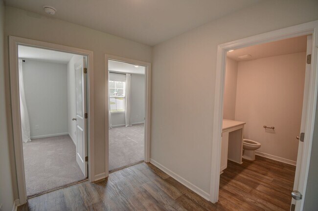Building Photo - 13 Evian Ct