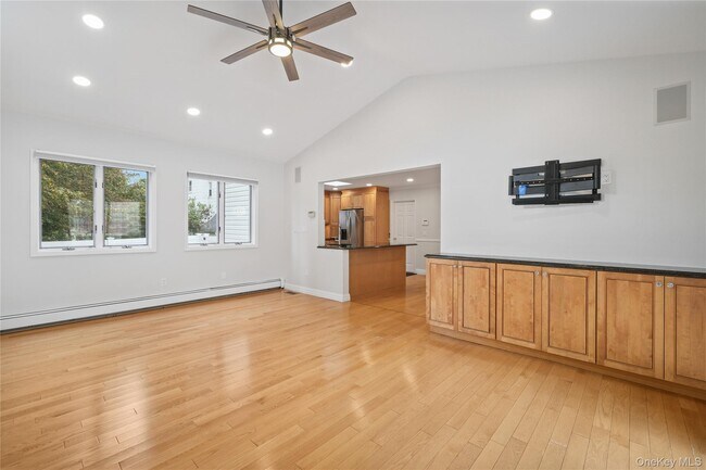 Building Photo - 131 Longfellow St
