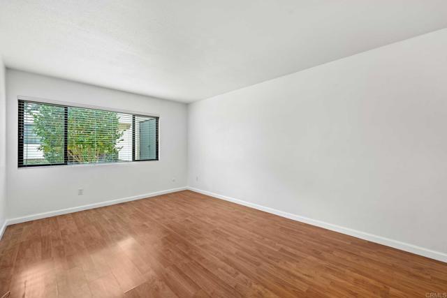 Building Photo - 337 N Melrose Dr